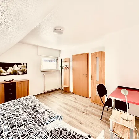 Gesamte Oberwohnung 3 Betten 2 Schlafzimmer Apartment *